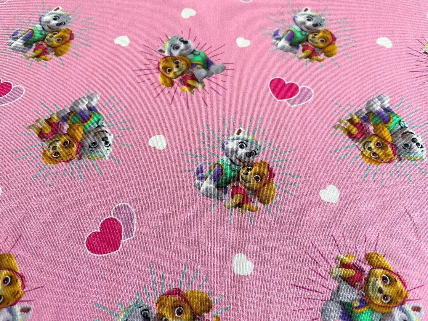 Baumwoll Jersey Stoff Paw Patrol rosa Herzen - Preis gilt für 0,50m Lizenzstoffe