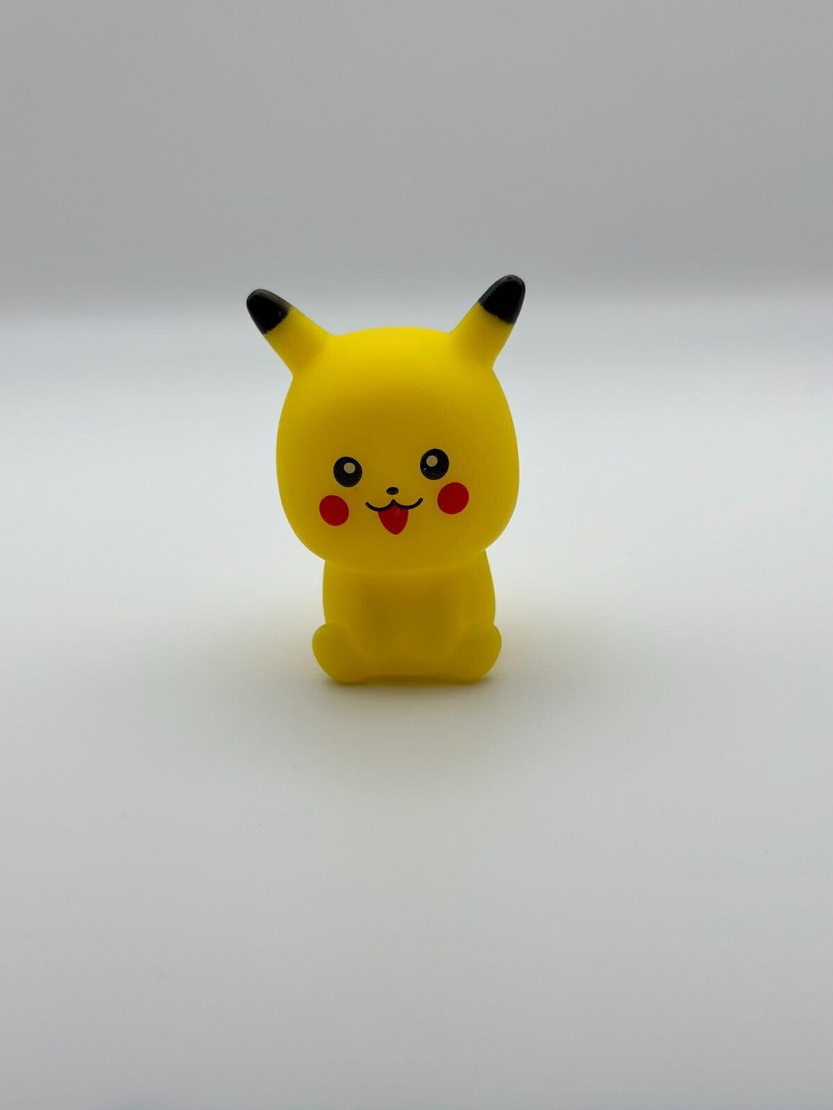 POKEMON Schlüsselanhänger Pikachu "quietschender" Pikachu Schlüsselring Neu