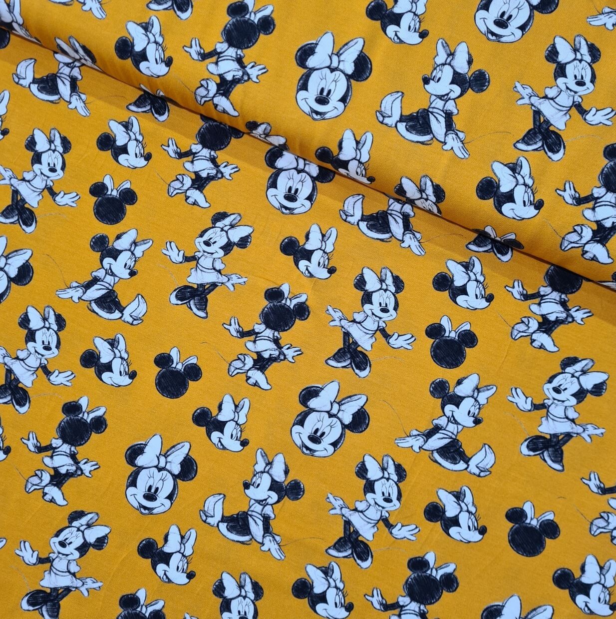 Baumwolle Jersey Stoff Minnie Maus senfgelb Preis für 0,50m Lizenzstoffe Disney