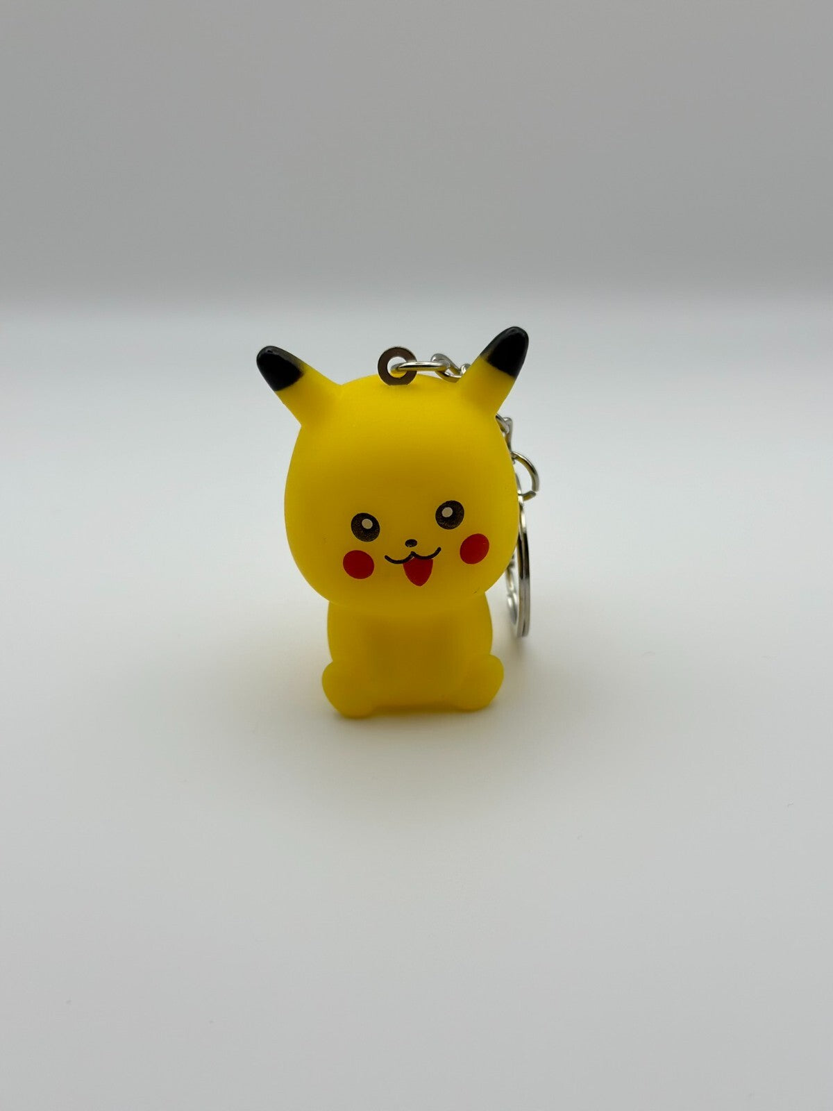 POKEMON Schlüsselanhänger Pikachu "quietschender" Pikachu Schlüsselring Neu