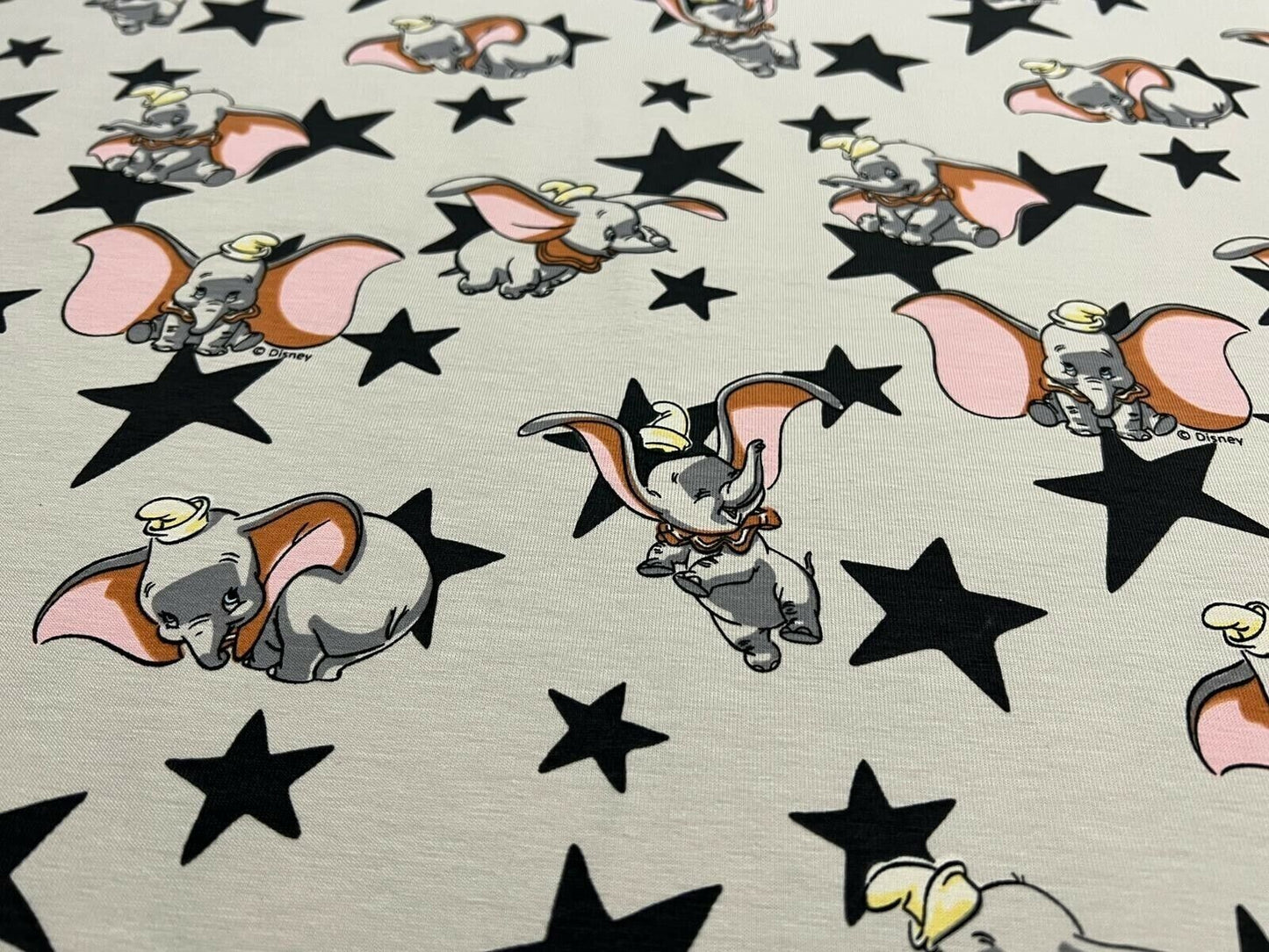 Baumwolljersey Stoff Dumbo - Preis gilt für 0,50m Disney Dumbo Lizenzstoffe